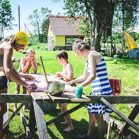 Oma Tiigi Ja Saunaga Suvemajake Soomaa Serval Feriehus *